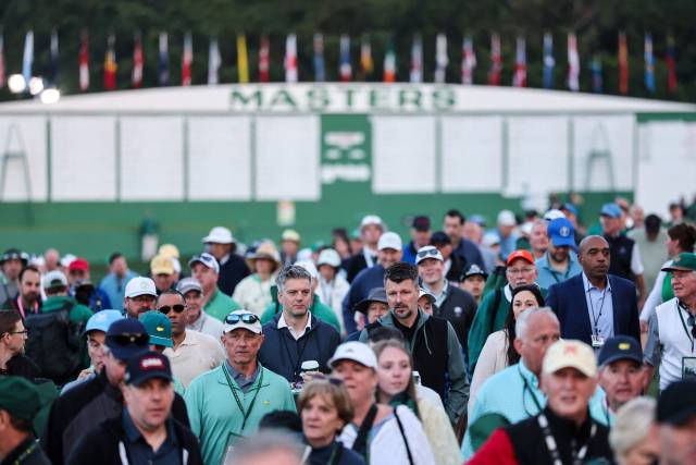 1번 홀 페어웨이 오른편의 메인 스코어보드는 기념 사진을 찍는 포토 스폿이자 ‘만남의 광장’이다. AFP연합뉴스