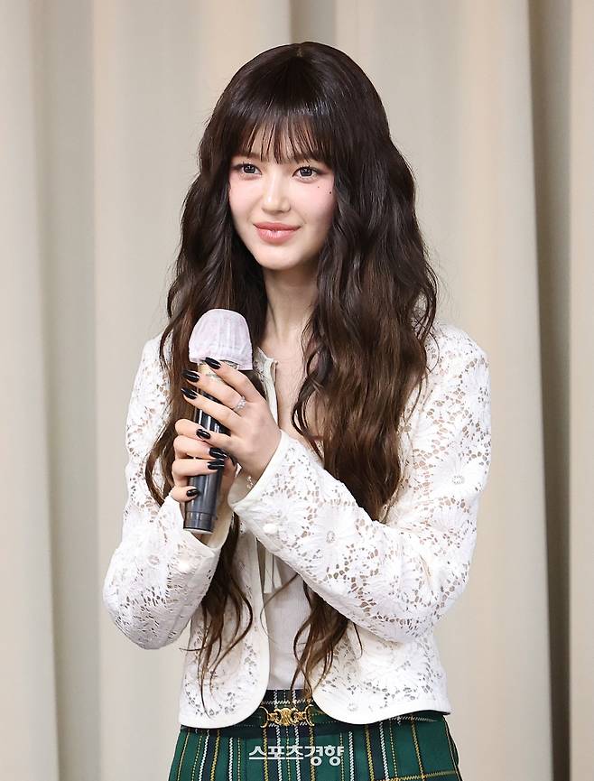 걸그룹 뉴진스 멤버 다니엘이 28일 오후 서울 강남구 스페이스쉐어 삼성역센터에서 열린 전속계약 해지 관련 기자회견에 참석해 발언하고 있다. 2024.11.28 권도현 기자