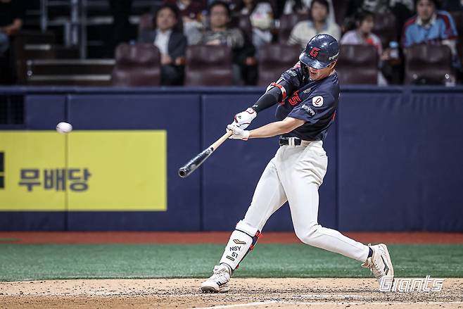 타격하는 롯데 나승엽. 롯데 자이언츠 제공