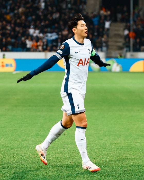 독일 신스하임의 프리제로 아레나에서 열린 2024~2025시즌 유럽축구연맹(UEFA) 유로파리그(UEL) 7라운드 후반전 호펜하임에 멀티골을 넣고 기뻐하는 손흥민. /사진=토트넘 홋스퍼 공식 사회관계망서비스(SNS)