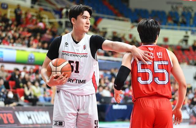 한승희(왼쪽). /사진=KBL 제공