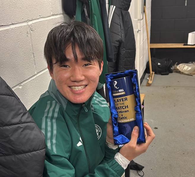 블랙번 소식을 전하는 '로버스에스트라'는 지난 29일(한국시간) 양현준이 만약 블랙번 공격수 타이리스 돌란이 떠날 경우를 대비한 영입 명단에 포함됐다고 전했다.셀틱