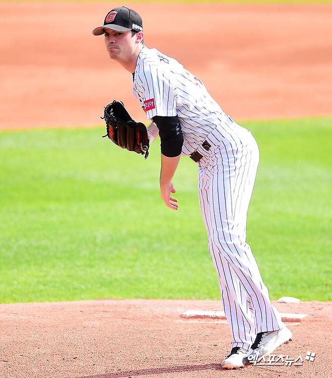 KBO리그 롯데 자이언츠에서 2015년부터 2019년까지 활약했던 미국 출신 좌완 브룩스 레일리가 4월 30일 뉴욕 메츠와 1+1년 계약을 체결했다. 사진 엑스포츠뉴스 DB