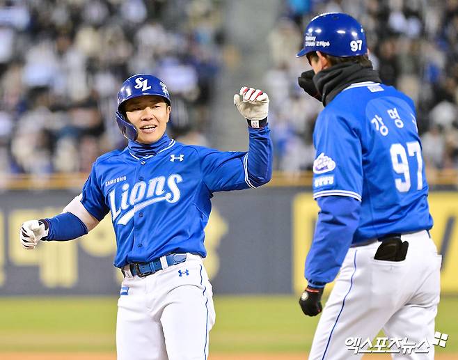 김지찬은 29일 인천 SSG랜더스필드에서 열린 2025 신한 SOL Bank KBO리그 삼성 라이온즈와 SSG 랜더스의 경기, 중견수 겸 1번타자로 선발 출전했으나 1회 첫 타석에서 땅볼을 기록한 뒤 햄스트링 통증으로 교체, 30일 1군 엔트리에서 말소됐다. 엑스포츠뉴스DB