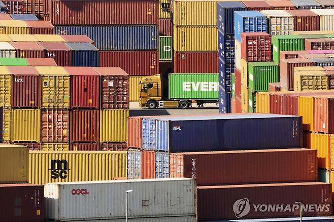 독일 뒤스부르크항의 수출용 컨테이너 [AP 연합뉴스 자료사진. 재판매 및 DB 금지]