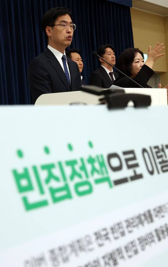 김민재 행정안전부 차관보가 지난달 29일 세종시 정부세종청사에서 범정부 빈집 관리 종합계획을 발표하고 있다. (출처: 뉴시스)