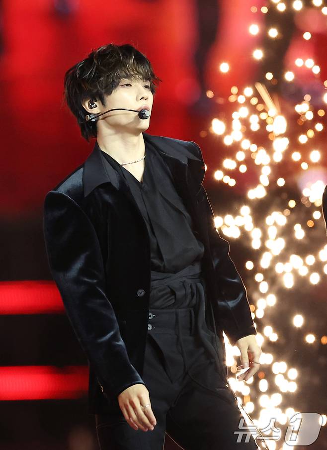 더보이즈 선우가 30일 서울 마포구 상암 월드컵경기장에서 열린 ‘서울스프링페스타 WONDER SHOW’에 출연해 멋진 무대를 선보이고 있다. 2025.4.30/뉴스1 ⓒ News1 권현진 기자