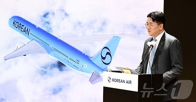 조원태 한진그룹 회장이 지난 3월 서울 강서구 대한항공 본사에서 열린 신규 CI 공개 기자간담회에서 취재진의 질문에 답하는 모습<자료사진>. 2025.3.11/뉴스1 ⓒ News1 공항사진기자단