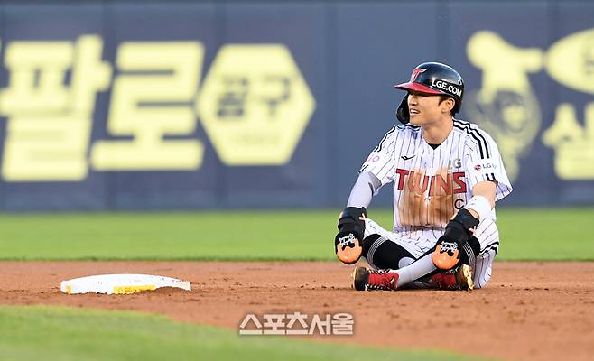 LG 박해민이 24일 잠실구장에서 열린 2025 KBO리그 NC와 경기 1회말 2사 1루 상황에서 1루에서 2루로 도루를 시도하다 실패한 뒤 아쉬워하고 있다. 잠실 | 박진업 기자 upandup@sportsseoul.com