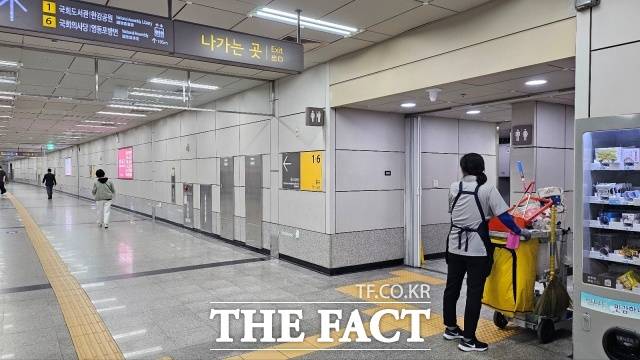 1일 근로자의 날을 맞았지만 정작 쉬지 못하고 일하는 노동자들에겐 이날은 곱절로 일하는 날이기도 하다. 이들에겐 노동절부터 시작해 5일 어린이날과 6일 대체공휴일이 이어진 황금연휴도 남 얘기다. / 강주영 기자