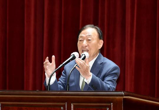 설동호 대전시교육감이 1일 월례조회에서 본청 전 직원 및 간부 공무원들에게 정치적 중립 의무를 준수해달라고 강조하고 있다. 대전시교육청 제공