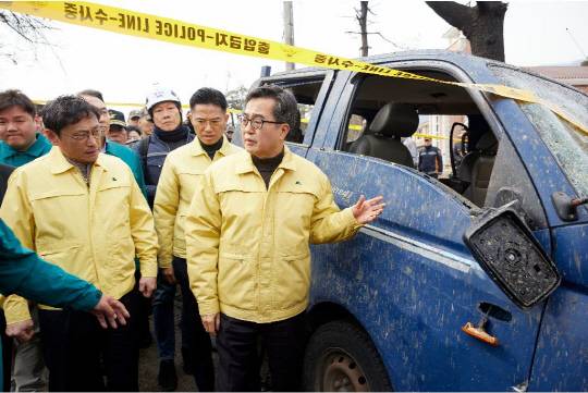 지난 3월7일 김동연 지사가 포천 오폭사고 현장을 방문했다./사진제공=경기도