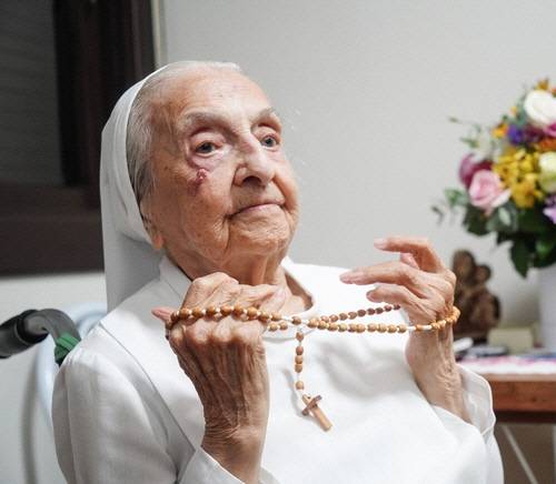 지난달 30일 별세한 세계 최고령 이나 카나바호 수녀. [론제비퀘스트 캡처]