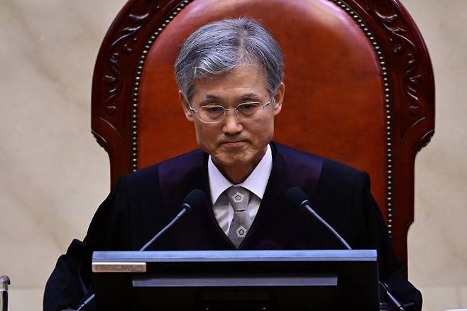 사진공동취재단 = 조희대 대법원장이 1일 오후 서울 서초구 대법원 대법정에서 이재명 더불어민주당 대선 후보의 공직선거법 위반 사건 상고심 선고를 준비하며 입술을 다물고 있다. /사진=뉴시스