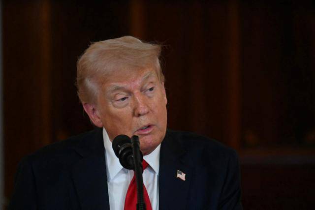 도널드 트럼프 미국 대통령이 30일 워싱턴 백악관에서 각료회의를 주재하고 있다. 워싱턴=AFP 연합뉴스