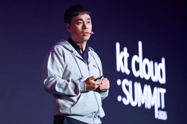 최지웅 KT클라우드 대표가 30일 서울 강남구 코엑스에서 열린 'KT클라우드 서밋 2025'에서 기조연설을 하고 있다. KT클라우드 제공