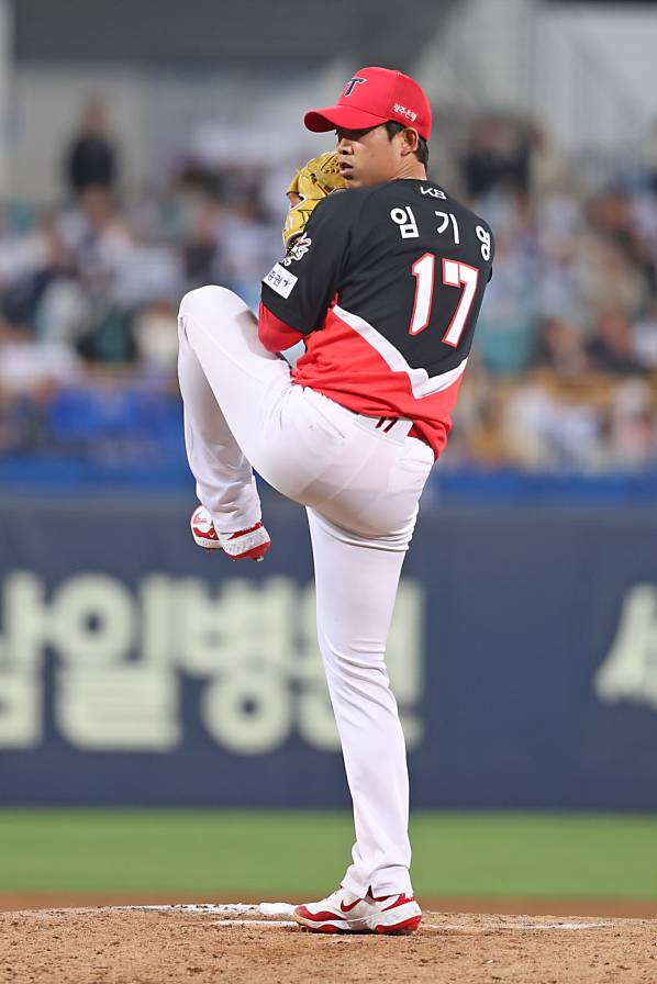 올 시즌 부진한 투구를 이어가고 있는 KIA 사이드암스로 임기영. KIA 제공