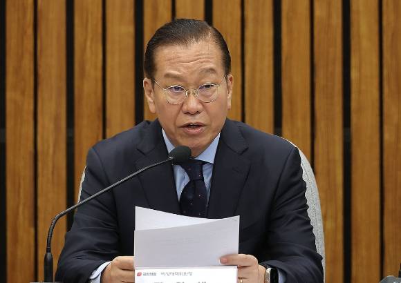 권영세 국민의힘 비상대책위원장이 1일 국회에서 열린 SK텔레콤 소비자 권익 및 개인정보보호를 위한 긴급 간담회에서 발언하고 있다 [사진=연합뉴스]