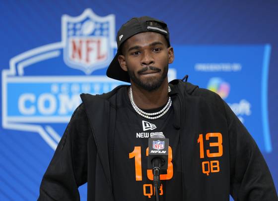 미국프로풋볼(NFL) 신인 드래프트에서 장난 전화를 받은 셰듀어 샌더스. AP=연합뉴스