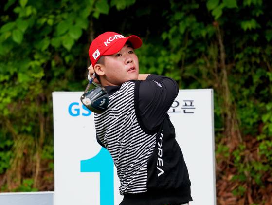 2009년생 아마추어 고교생 안성현이 1일 GS칼텍스 매경오픈 1라운드에서 5언더파 66타로 단독 선두에 올랐다. 사진 KPGA