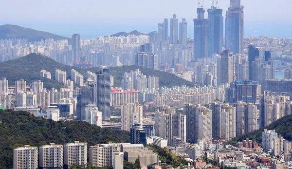 부산 아파트 단지 모습. 국제신문 DB