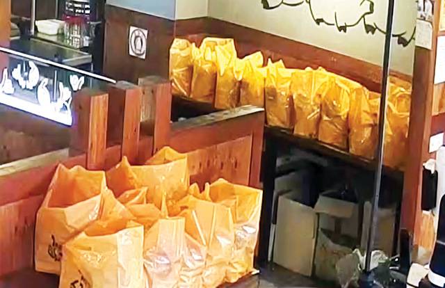 노쇼 피해를 입은 충남 서산의 한 족발집에 준비된 약 80만원어치 족발·보쌈 포장. 족발집을 운영하는 김모씨는 연락두절된 예약자 탓에 고스란히 손해를 떠안게 됐다. 독자 제공