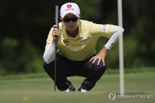집중하여 그린을 살피는 김효주 선수 / 사진=연합뉴스