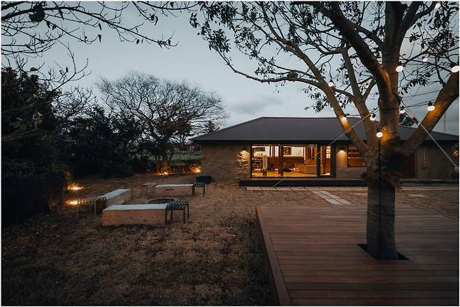 다자요가 빈집을 활용해 리모델링한 공유숙박업소. 제주에 위치한 고산도들집 모습./사진제공=다자요