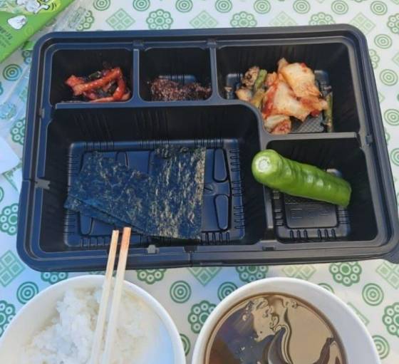 충북장애인도민체육대회 개막식에 참가한 선수단 도시락./사진=온라인 커뮤니티