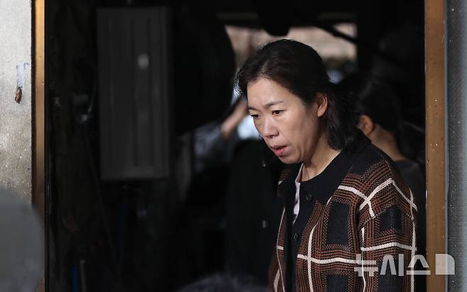 [서귀포=뉴시스] 우장호 기자 = 1일 오전 서귀포시 표선면 성읍마을에서 제주4·3을 다룬 영화 '내 이름은' 촬영이 진행되고 있다. 영화 '내 이름은'은 정지영 감독이 연출했고, 최근 네플릭스 인기 OTT 드라마 '폭싹 속았수다'에서 명연기를 선보인 염혜란 배우가 주연을 맡았다. 2025.05.01. woo1223@newsis.com