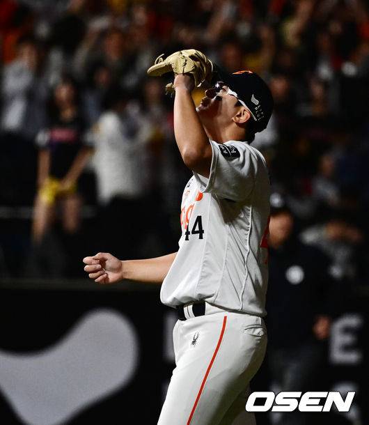 [OSEN=대전, 지형준 기자]&nbsp;경기를 마치고 한화 김서현이 승리를 기뻐하고 있다. 2025.04.29 /jpnews@osen.co.kr