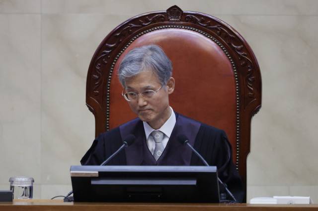 조희대 대법원장이 1일 서울 서초구 대법원에서 열린 더불어민주당 이재명 대선 후보의 공직선거법 위반 사건 상고심 선고 재판에 참석해 있다. 연합뉴스