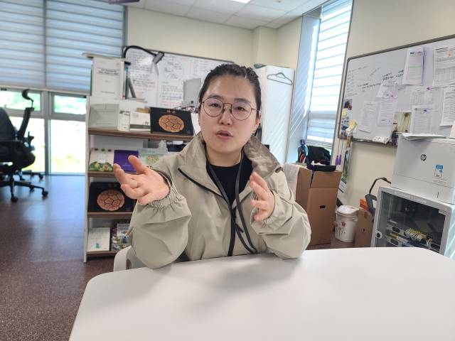 김회진 백두대간 시드볼트 센터장이 식물 종자 보전의 중요성을 설명하고 있다.