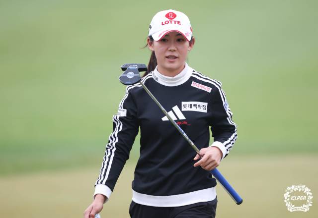 단독 선두에 나선 황유민. 사진 제공=KLPGA