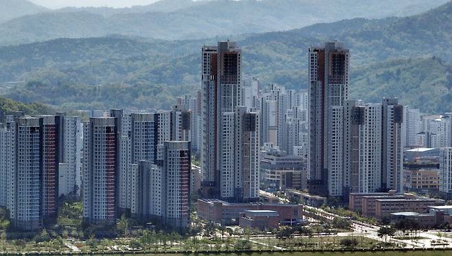 한국부동산원에 다르면, 4월 넷째 주 세종시 아파트 매매가격은 전주 대비 0.49% 상승했다. 사진은 지난달 25일 세종시 아파트단지의 모습 ⓒ연합뉴스&nbsp;