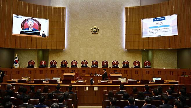 조희대 대법원장을 비롯한 대법관들이 5월1일 서울 서초구 대법원에서 더불어민주당 이재명 대선 후보의 공직선거법 위반 사건 상고심 선고를 위해 참석해 있다. ⓒ 연합뉴스