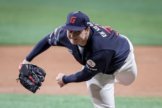 롯데 데이비슨이 1일 고척 키움전에서 7이닝 3안타 1볼넷 6탈삼진 무실점의 호투로 팀의 5-0 승리를 이끌고 4승째를 거뒀다. 3연승을 거둔 롯데는 한화와 공동 3위로 뛰어올랐다. 사진제공|롯데 자이언츠