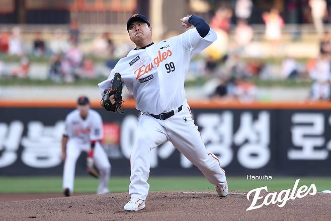 한화 류현진이 지난달 30일 대전 LG전에 선발 등판해 역투하고 있다. 한화 이글스 제공
