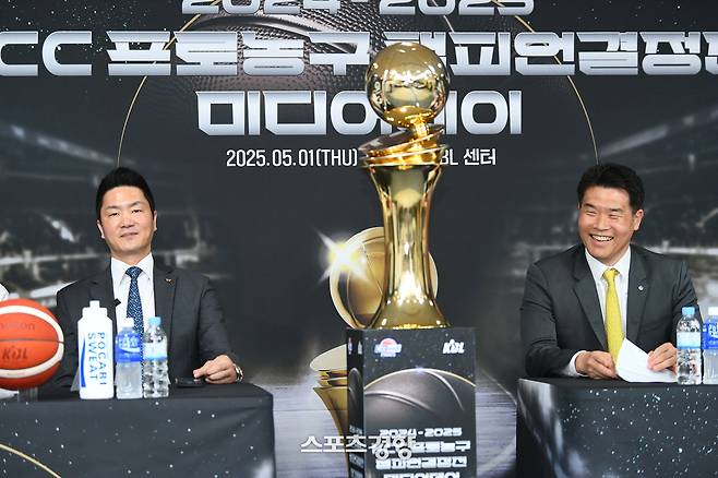 서울 SK 전희철 감독(왼쪽)과 창원 LG 조상현 감독. KBL 제공