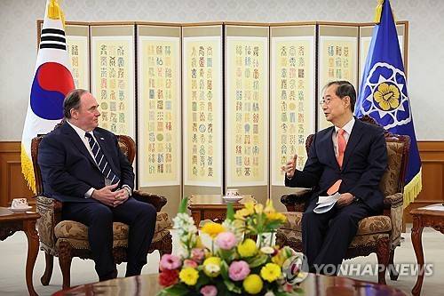 한덕수 권한대행, 존 펠란 미 해군성 장관 접견     (서울=연합뉴스) 홍해인 기자 = 한덕수 대통령 권한대행 국무총리가 30일 정부서울청사에서 방한 중인 존 펠란 미 해군장관을 접견하고 있다. 2025.4.30 [국무총리실 제공. 재판매 및 DB 금지]
    hihong@yna.co.kr
(끝)
