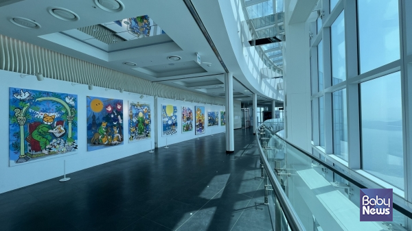 풀무원푸드앤컬처, 부산엑스더스카이 100층 전망대에서 '웃는 고양이 무슈샤' 특별전 개최. ⓒ풀무원푸드앤컬처