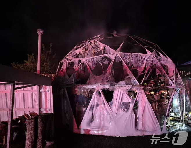 서산 운산면 여미리 비닐하우스 화재 현장. (서산소방서 제공, 재판매 및 DB 금지)/뉴스1