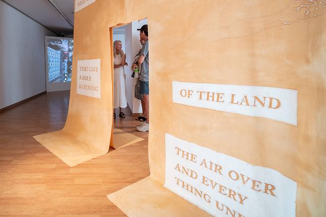 엘리나 바이니오,  '사물의 권리',  2018 (서울시립미술관 제공)