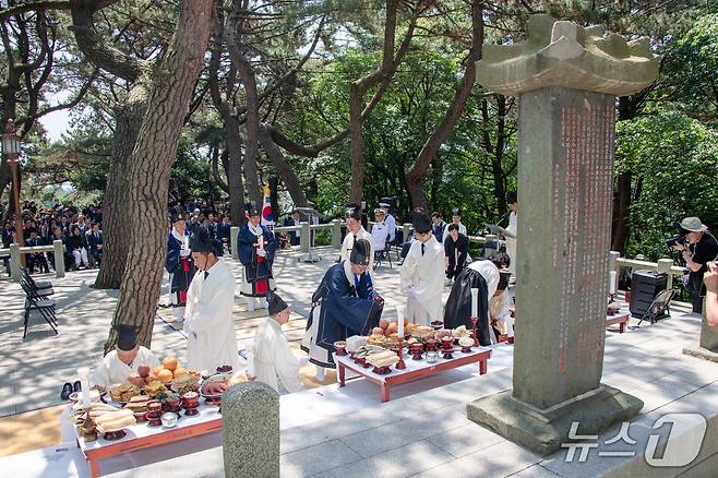 지난해 열린 다대첨사 윤흥신공 향사 봉행.(사하구 제공. 재판매 및 DB 금지)