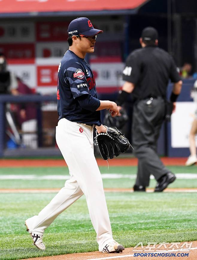 30일 서울 고척스카이돔에서 열린 키움 히어로즈와 롯데 자이언츠의 경기. 롯데 박세웅이 숨을 고르고 있다. 고척=박재만 기자 pjm@sportschosun.com/2025.04.30/