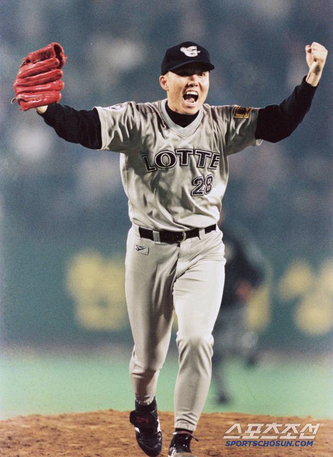 99년 플레이오프를 마무리짓는 롯데 주형광. 스포츠조선DB