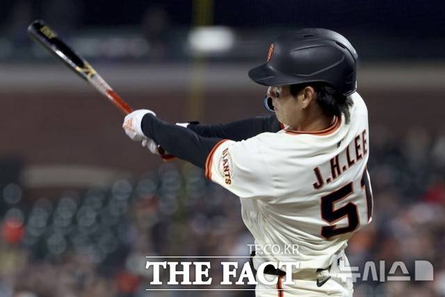 이정후가 2일(한국시간) 콜로라도전에서 1타수 무안타를 기록, 7경기 연속안타 행진을 마감해다. /뉴시스