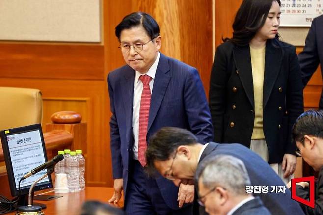 황교안 전 국무총리가 11일 서울 종로구 헌법재판소에서 열린 '윤석열 대통령 탄핵심판 7차 변론'에서 윤 대통령 변호인단으로 참석하고 있다. 2025.2.11. 강진형 기자