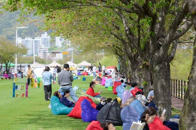 지난달 그린아일랜드에서 책을 그린 정원 행사. 순천시 제공