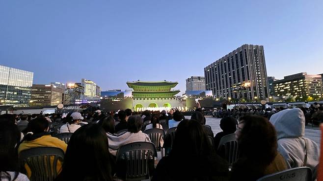 무대와 멀어 보이지 않을까 걱정했지만 곧 적응이 됐다.